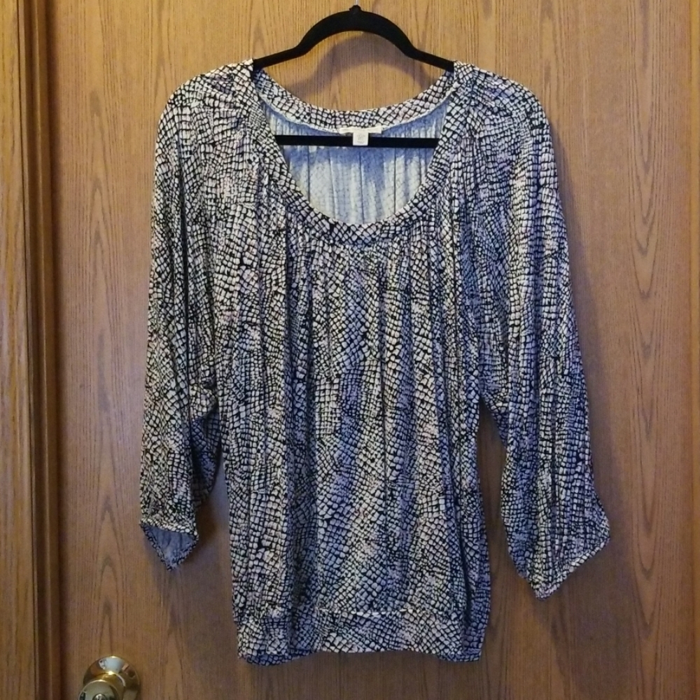 NWOT Womens flowy scoop neck career top